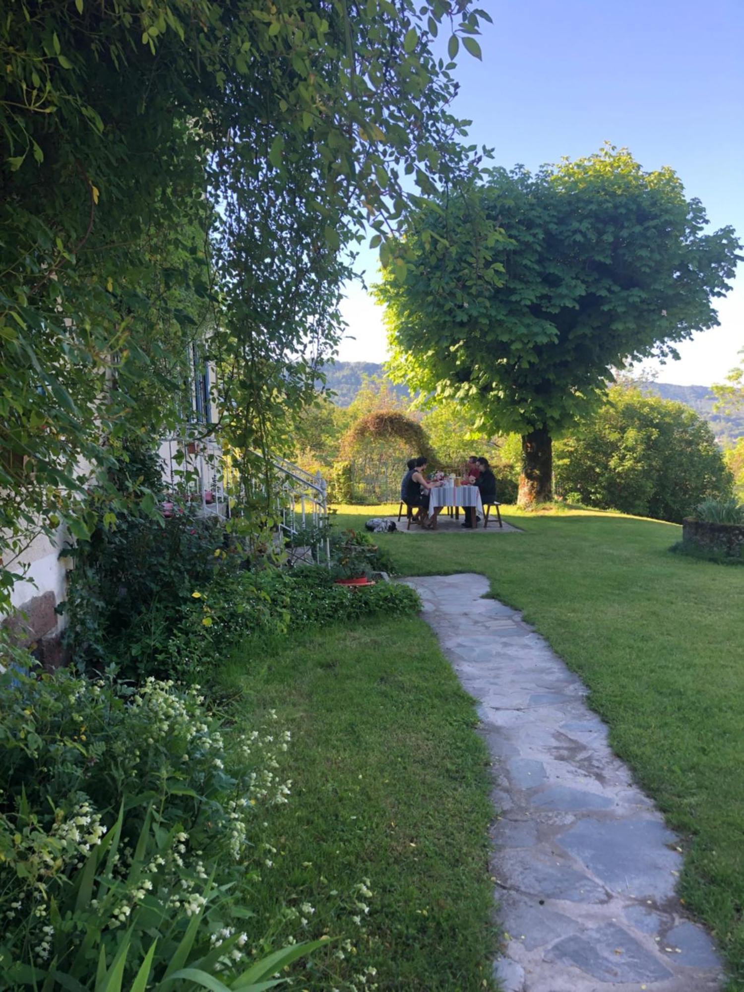 Le Figarelou Bed and Breakfast Thiézac Exteriör bild